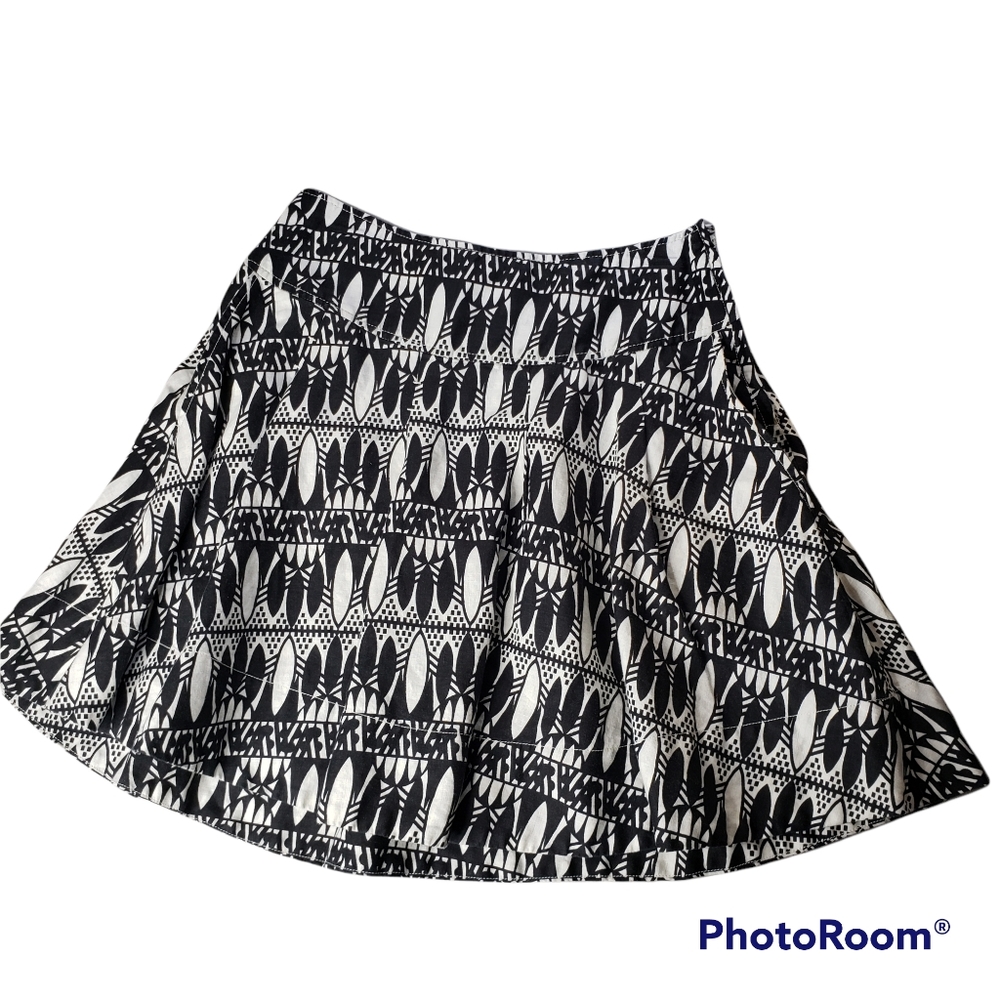 Stylish Black and White Patterned Skirt